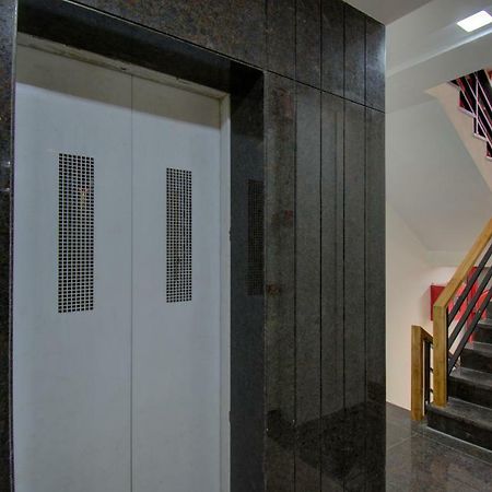 Hotel Amisha International Сурат Экстерьер фото