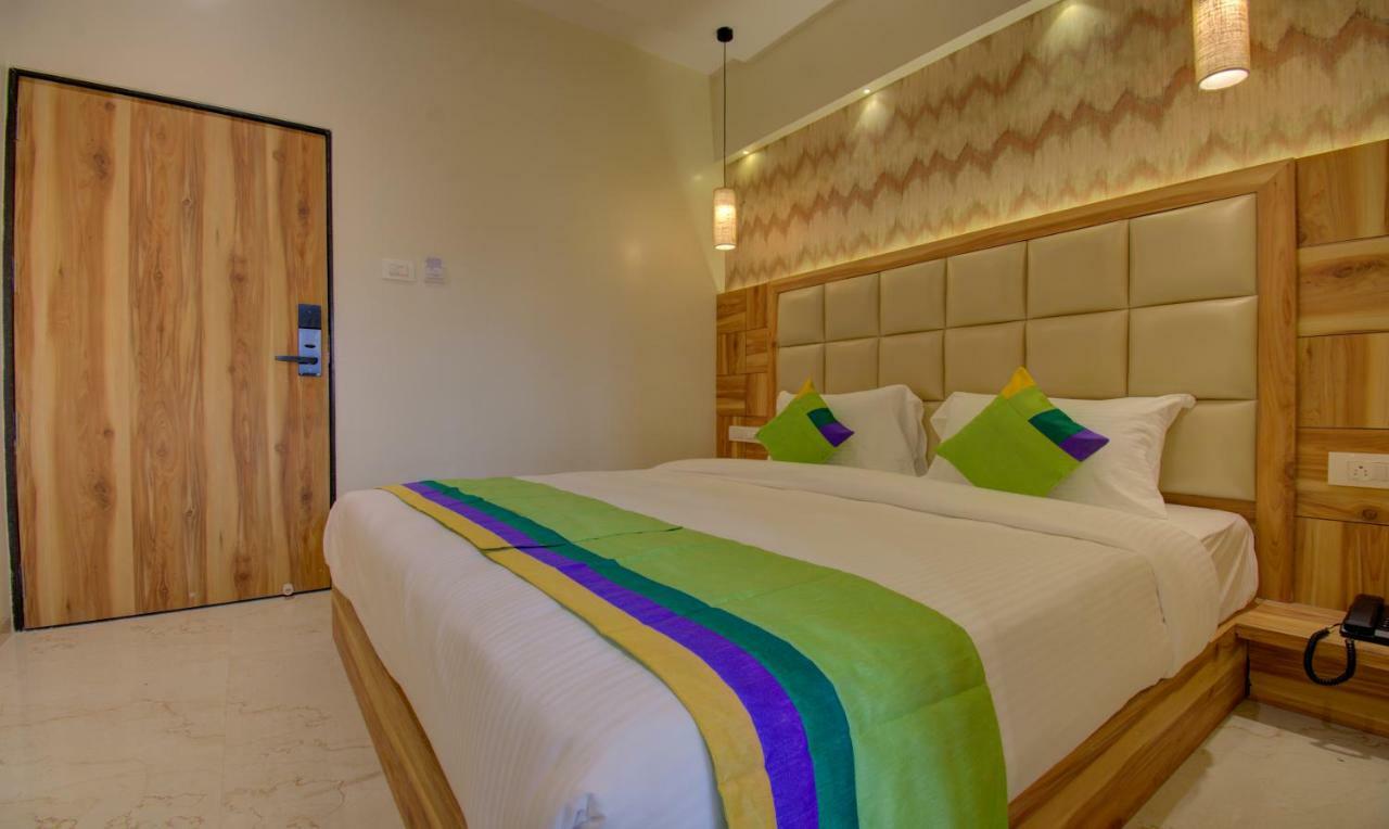 Hotel Amisha International Сурат Экстерьер фото