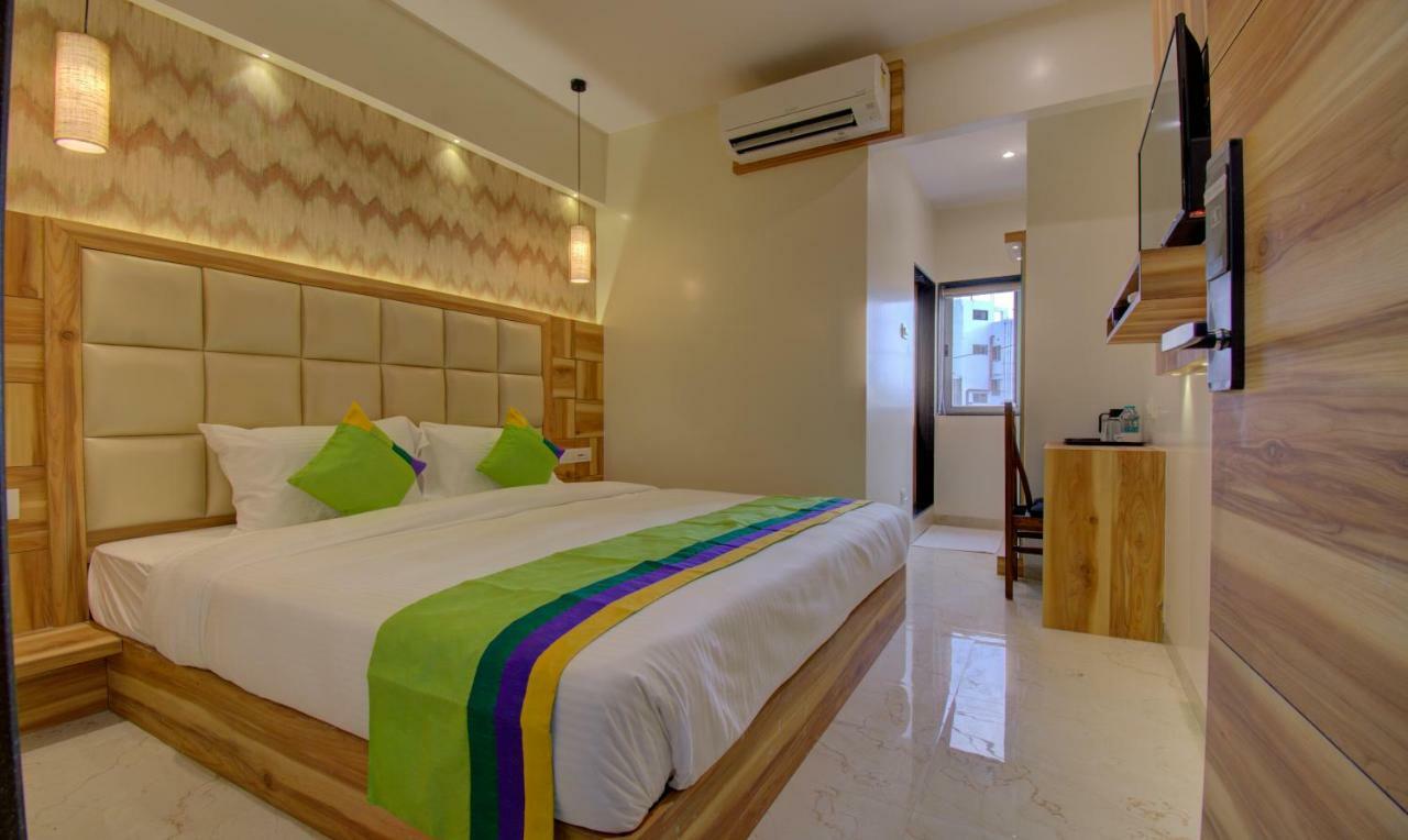 Hotel Amisha International Сурат Экстерьер фото