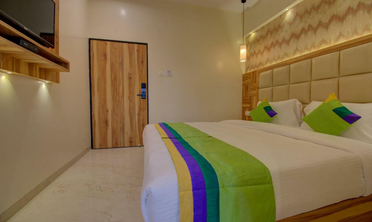 Hotel Amisha International Сурат Экстерьер фото