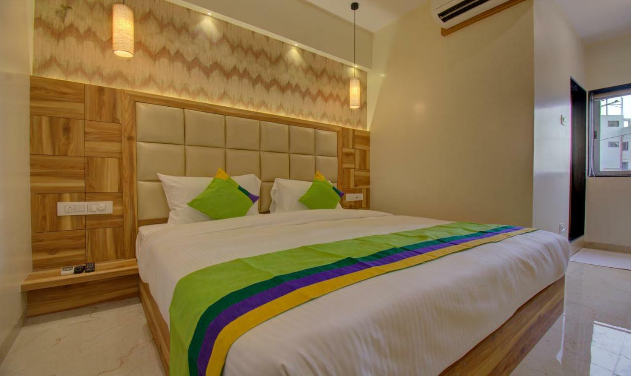 Hotel Amisha International Сурат Экстерьер фото