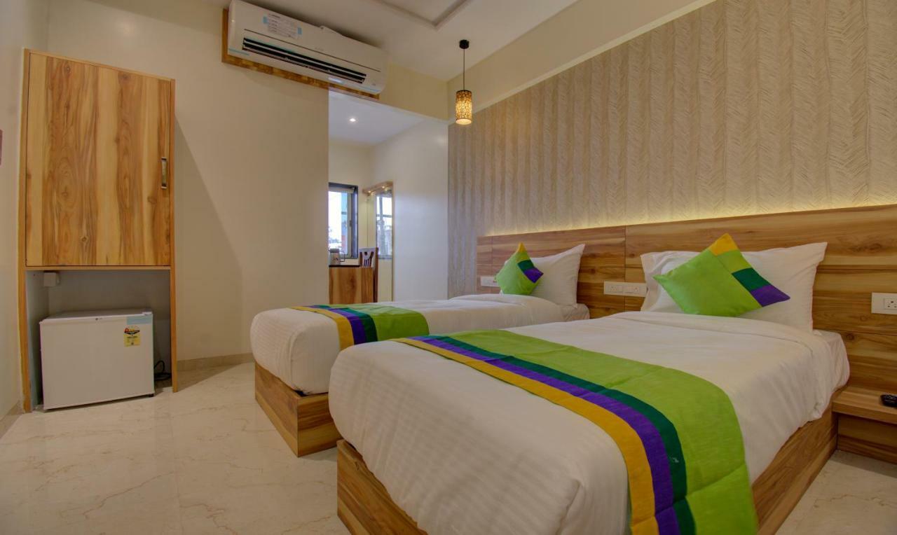 Hotel Amisha International Сурат Экстерьер фото
