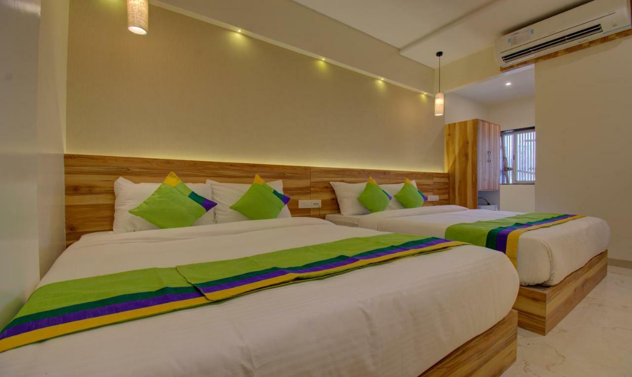 Hotel Amisha International Сурат Экстерьер фото