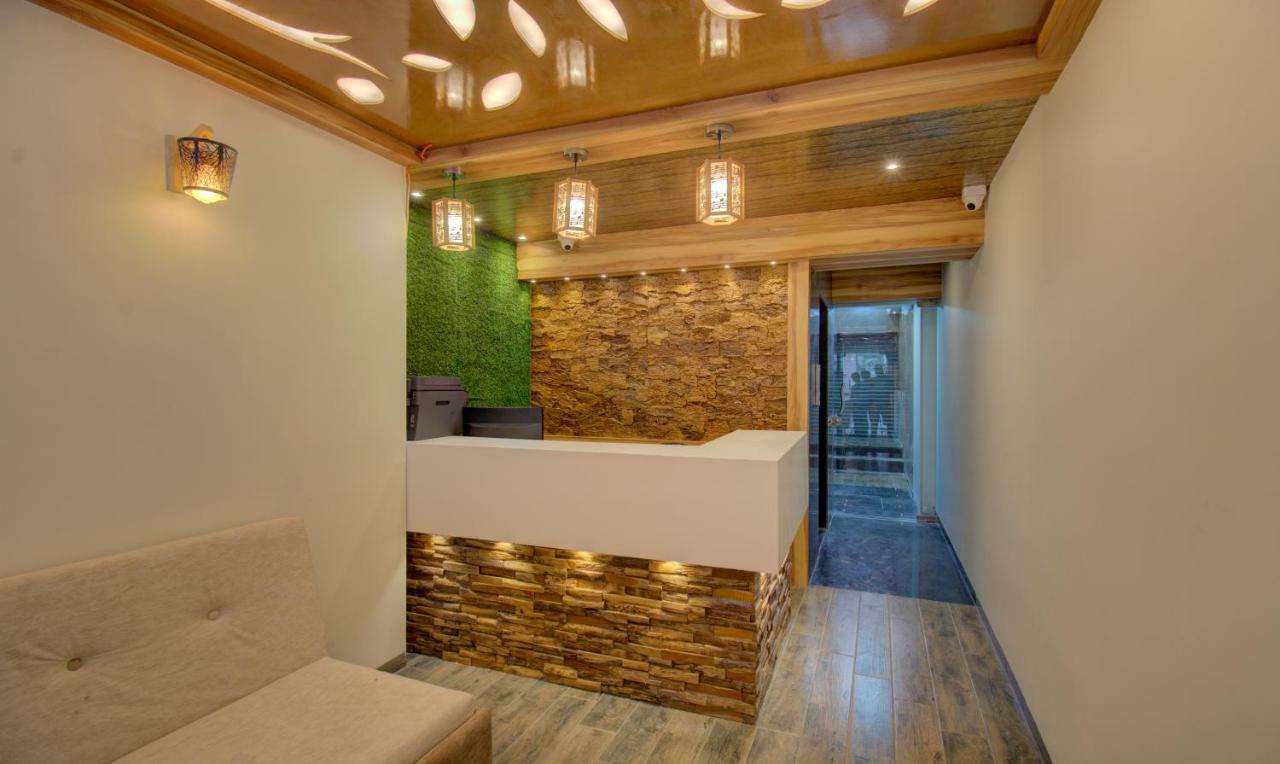 Hotel Amisha International Сурат Экстерьер фото