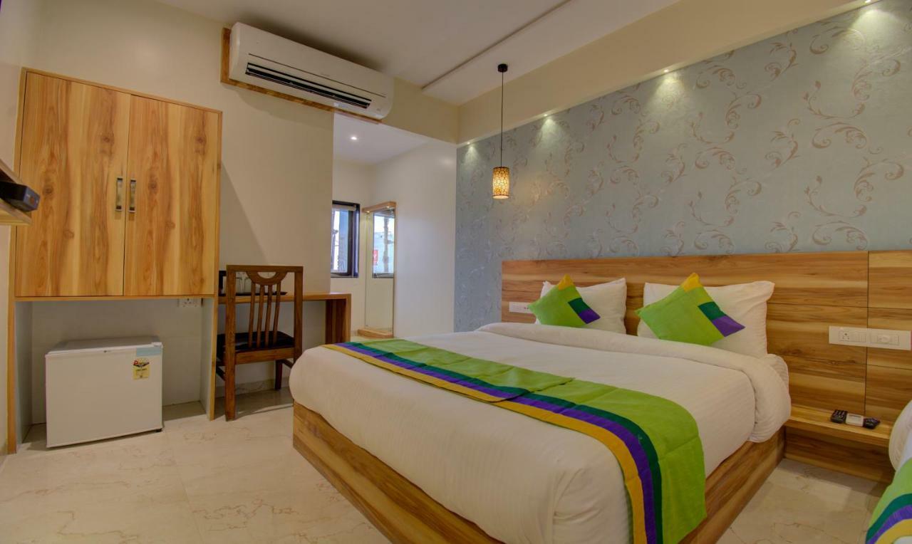 Hotel Amisha International Сурат Экстерьер фото