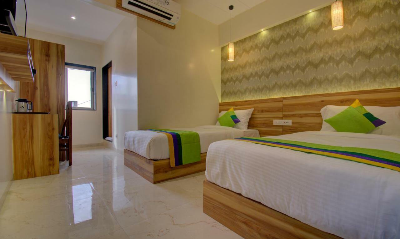 Hotel Amisha International Сурат Экстерьер фото