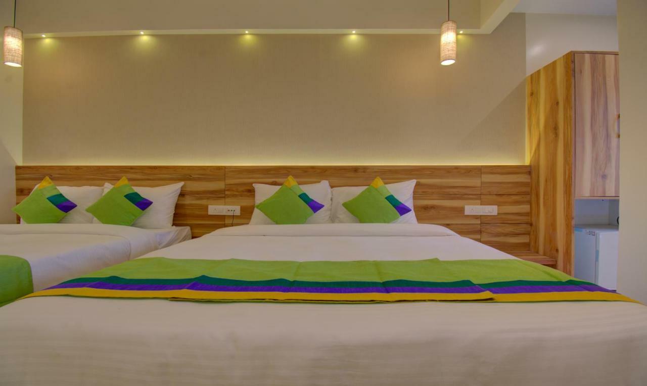 Hotel Amisha International Сурат Экстерьер фото