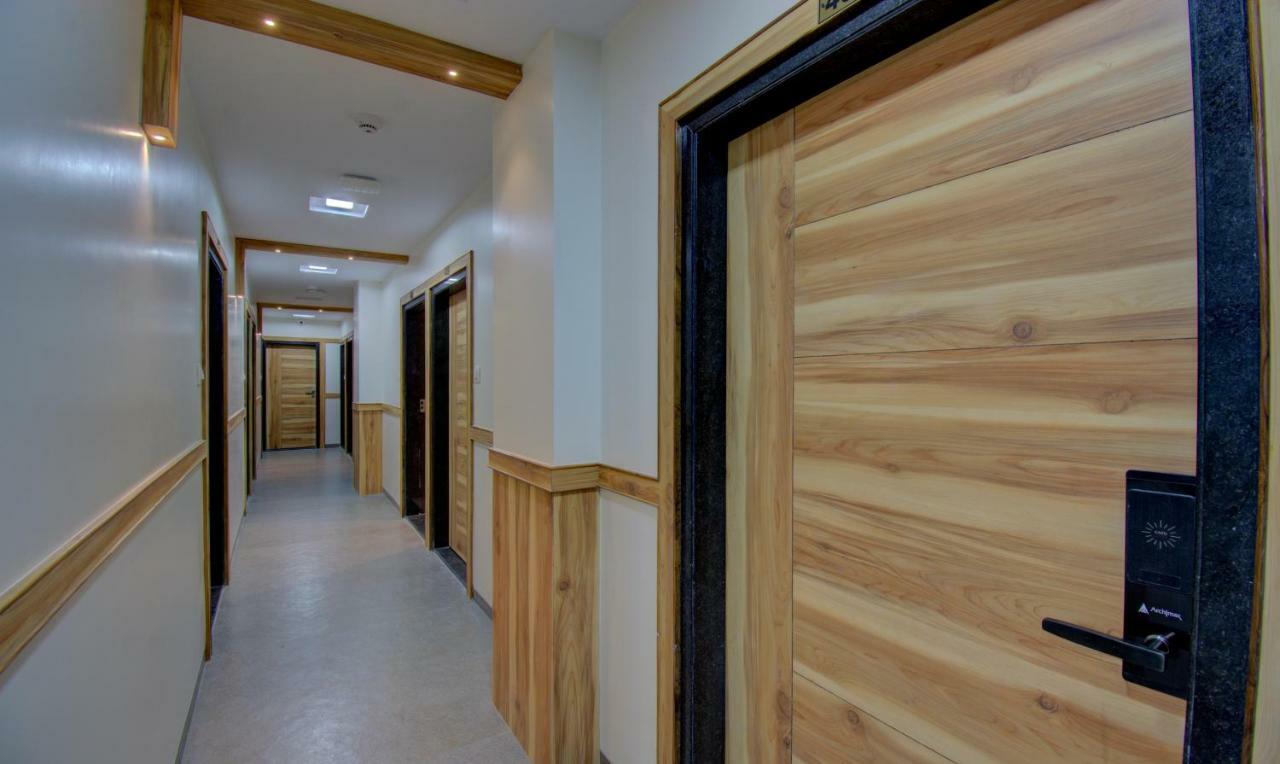 Hotel Amisha International Сурат Экстерьер фото