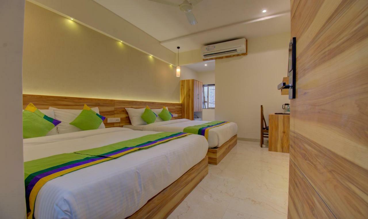 Hotel Amisha International Сурат Экстерьер фото