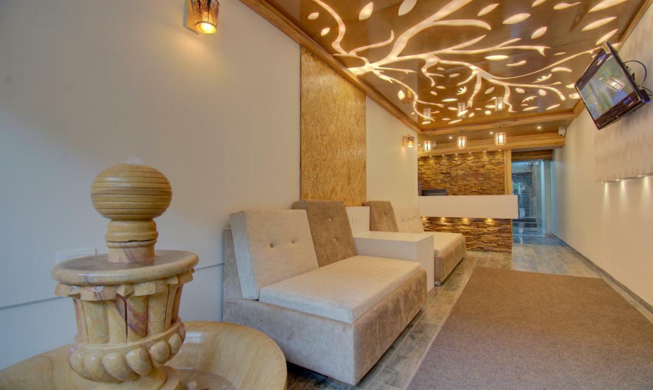 Hotel Amisha International Сурат Экстерьер фото
